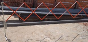 Bariera harmonijkowa nożycowa | zapora drogowa rozsuwana, żółto-czarna